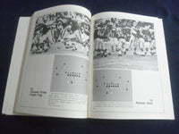 1971 PRO FOOTBALL PLAYS IN PICTURES MAGAZINE - BY GEORGE SULLIVAN - SP 6481B