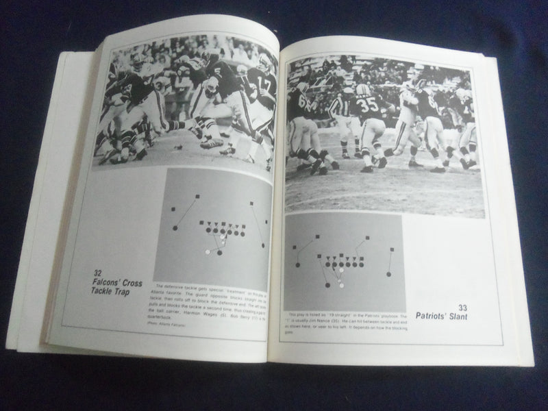 1971 PRO FOOTBALL PLAYS IN PICTURES MAGAZINE - BY GEORGE SULLIVAN - SP 6481B