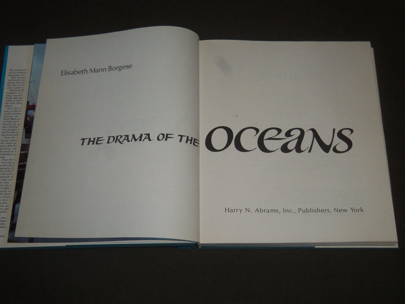 1975 THE DRAMA OF THE OCEANS BY ELISABETH MANN BORGESE BOOK - KD 4102