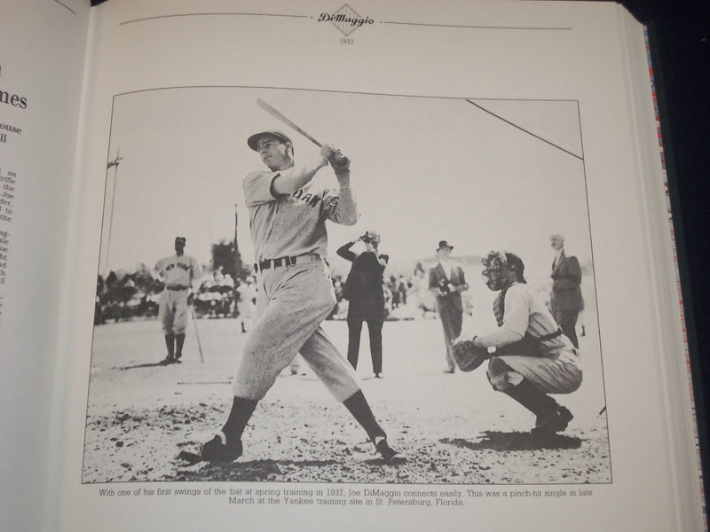 1989 THE DIMAGGIO ALBUMS BOXED SET OF 2 VOLUMES 1 & 2 - GREAT PHOTOS - KD 1403