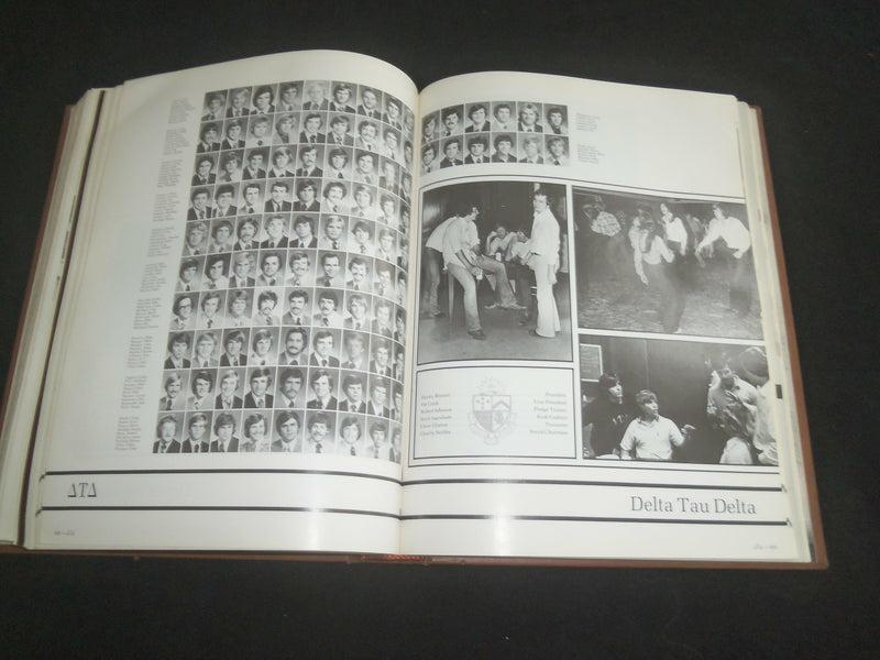 1975 CACTUS UNIVERSITY OF TEXAS AT AUSTIN YEARBOOK - AUSTIN, TEXAS - YB 2506