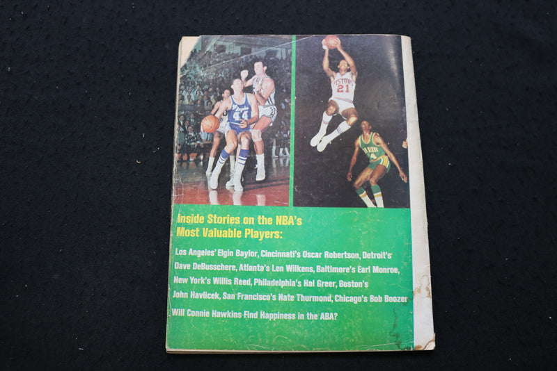1969 FAST BREAK BASKETBALL ANNUAL MAGAZINE - WEST & BING COVER - B 3428Z