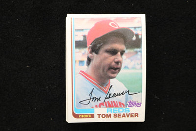 TOM SEAVER 1982 TOPPS BASEBALL CARDS - CARD #30 - NM-MT - LOT OF 27 - #181