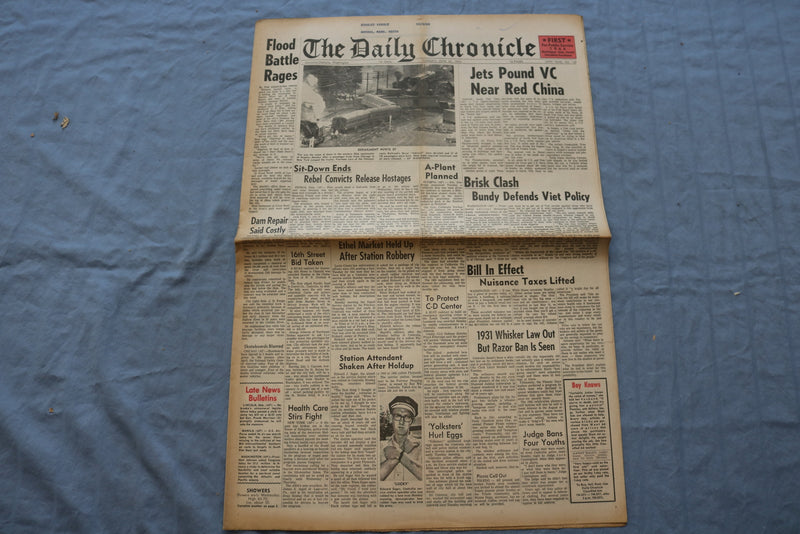 1965 JUNE 22 THE DAILY CHRONICLE NEWSPAPER - JETS POUND VC NEAR CHINA - NP 8528