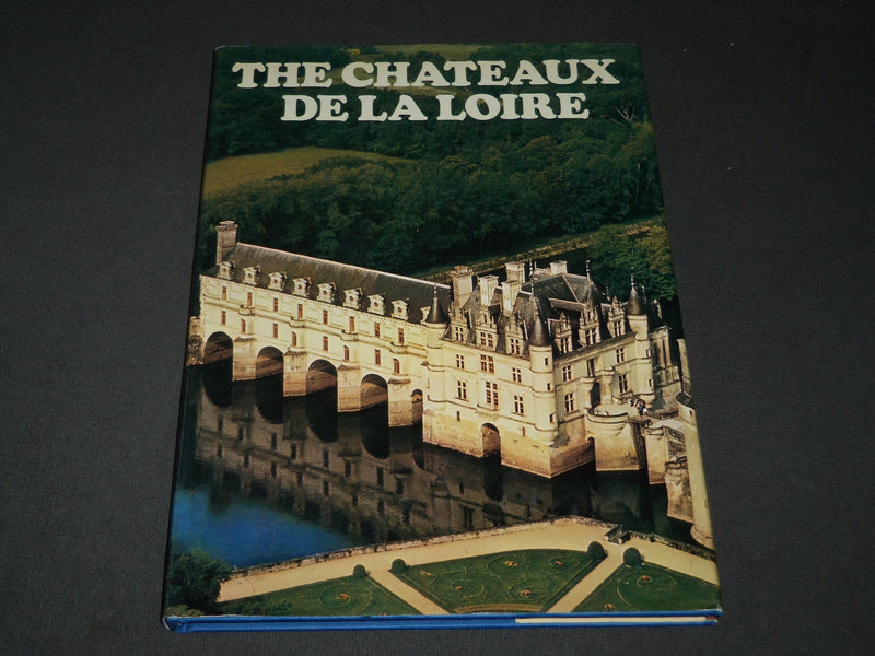 1981 THE CHATEAUX DE LALOIRE BY JANINE ET PIERRE SOISSON HARDCOVER BOOK - I 1612