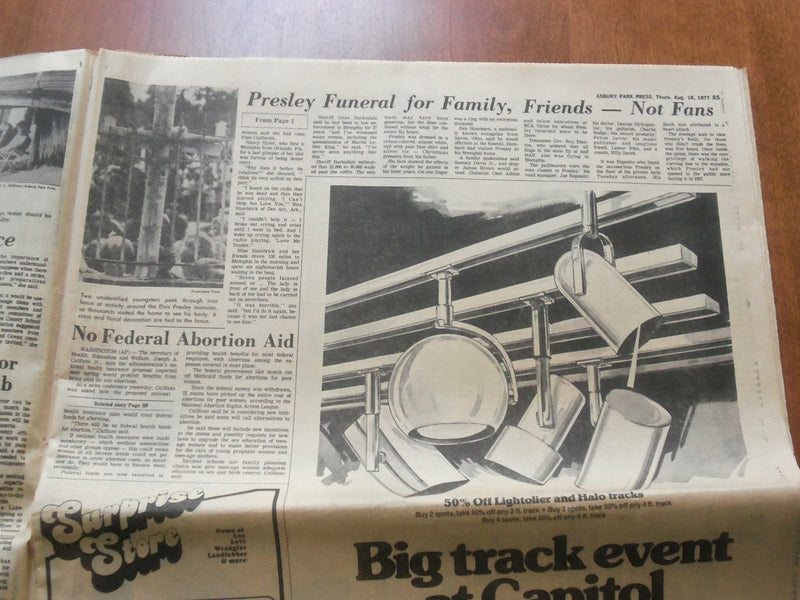 1977 AUGUST 18 ASBURY PARK PRESS - ELVIS PRESLEY DEATH - NP 4681