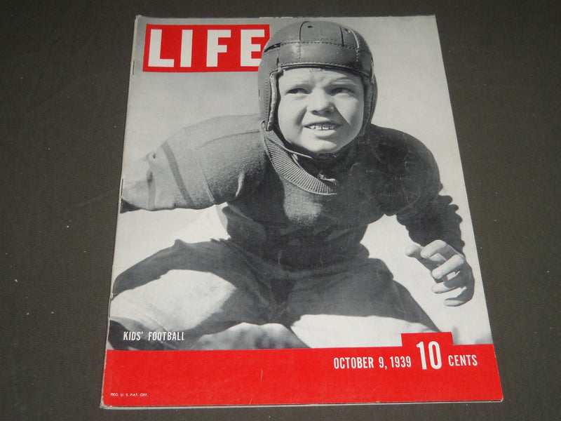 1939 OCTOBER 9 LIFE MAGAZINE - KID'S FOOTBALL COVER - L 151