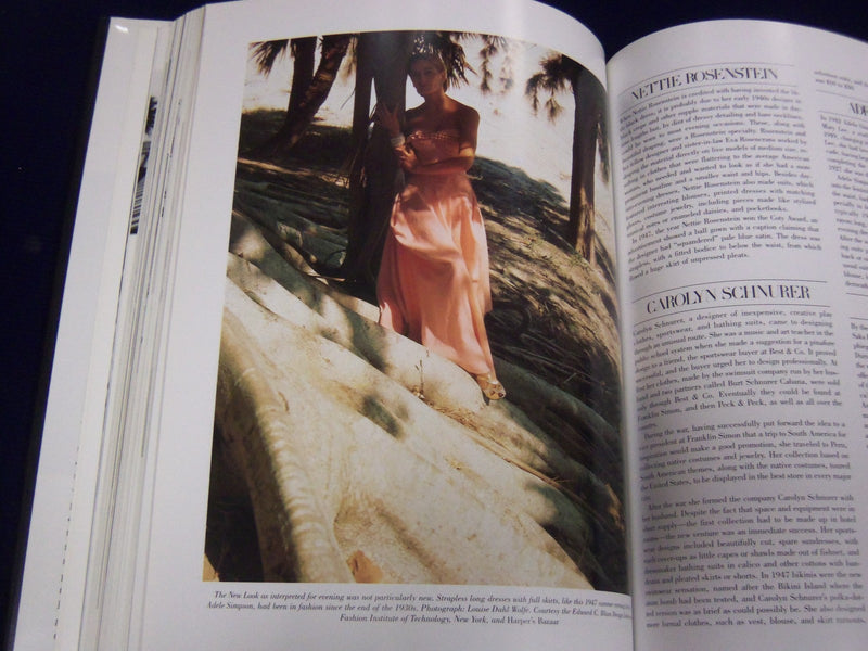 1989 NEW YORK FASHION BY CAROLINE RENNOLDS MILBANK BOOK - NICE PHOTOS - KD 1815