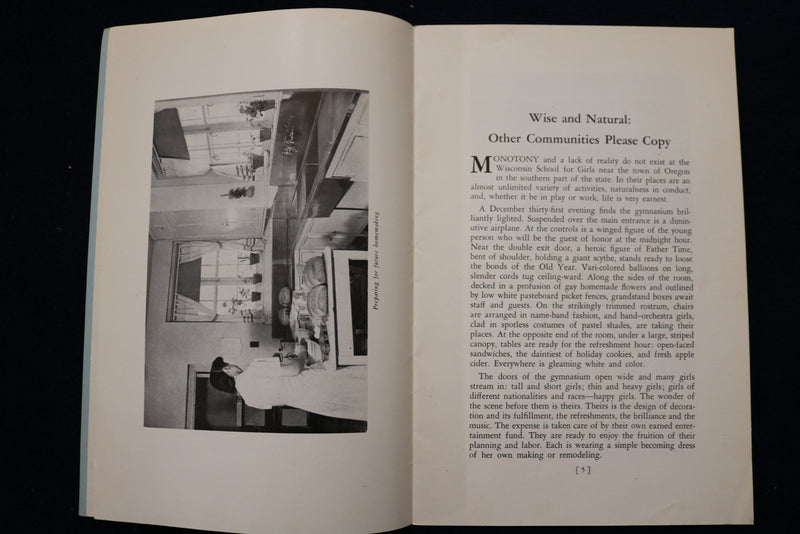 1947-1950 SUSAN BURKICK DAVIS SIGNED PAMPHLETS - LOT OF 2 - K 1622
