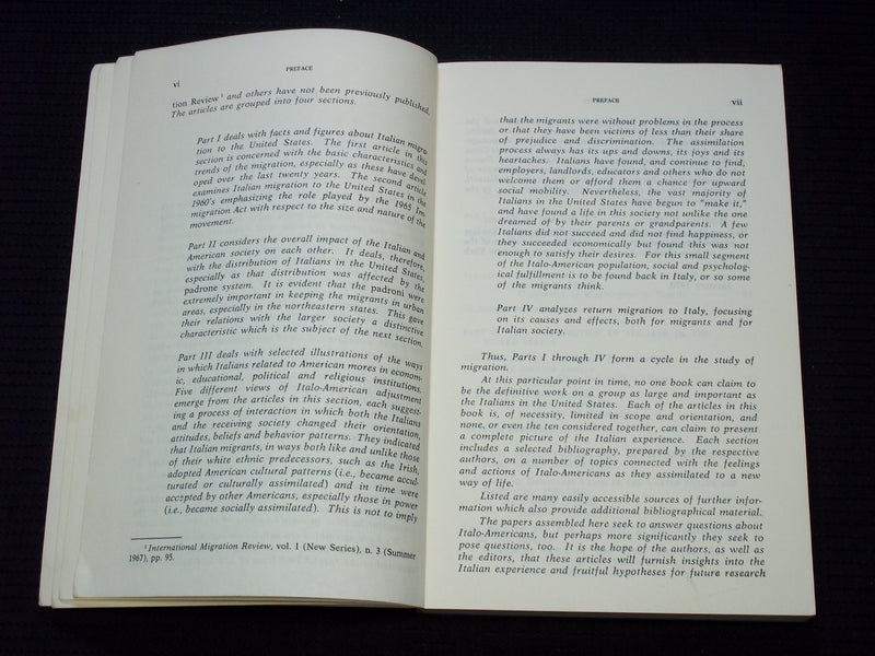 1977 THE ITALIAN EXPERIENCE IN THE UNITED STATES SOFTCOVER BOOK - KD 7630