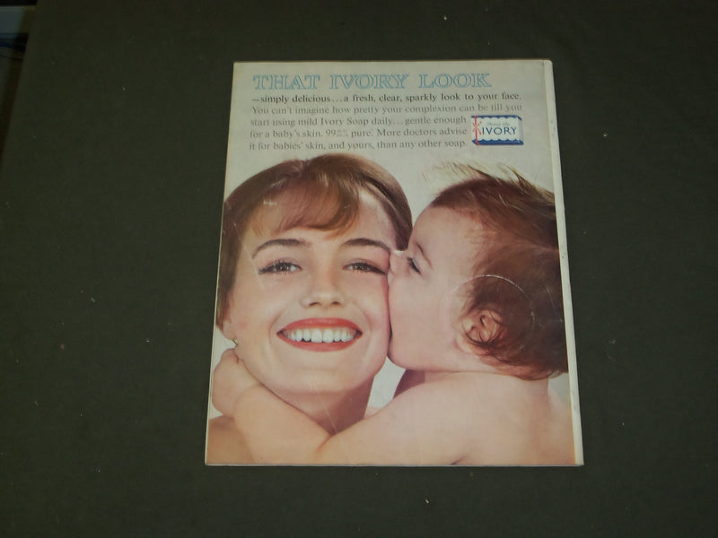 1961 AUGUST LADIES' HOME JOURNAL MAGAZINE- THE KENNEDYS ON VACATION - B 3964