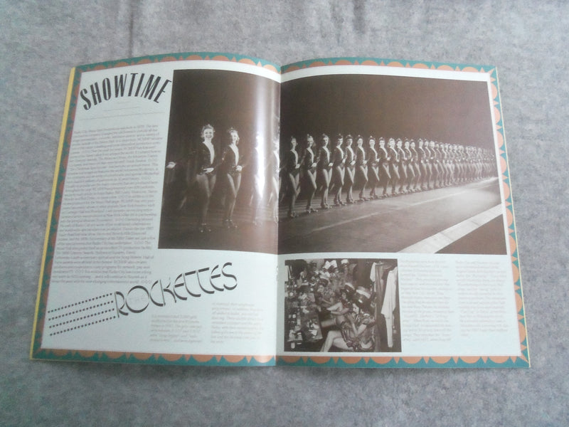 1989 THE RADIO CITY MUSIC HALL CHRISTMAS SPECTACULAR PROGRAM - J 7643