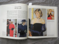 1989 DEBRETT'S THE PRINCESS OF WALES FASHION GUIDE SOFTCOVER BOOK - K 263