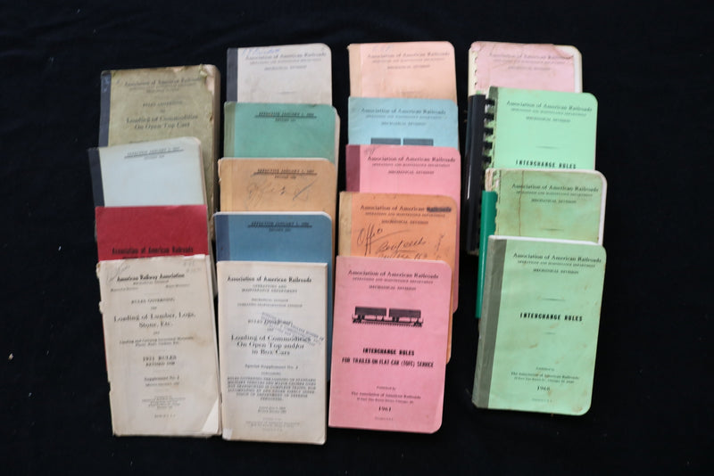 1933-1969 ASSOCIATION OF AMERICAN RAILROADS RULE BOOKS - LOT OF 18 - O 3673