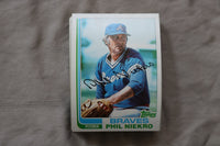 PHIL NIEKRO 1982 TOPPS BASEBALL CARDS - CARD #185 - NM-MT - LOT OF 30 - #86