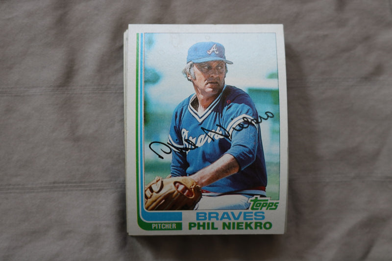 PHIL NIEKRO 1982 TOPPS BASEBALL CARDS - CARD #185 - NM-MT - LOT OF 30 - #86
