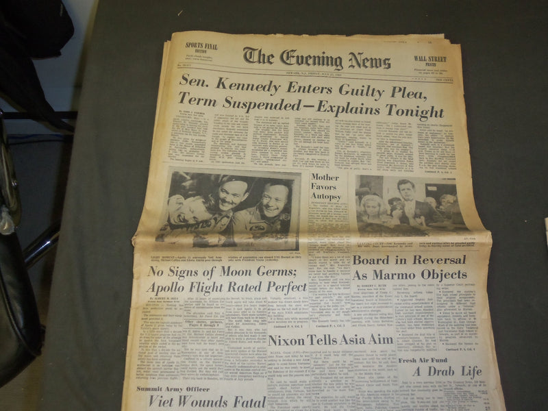 1969 JULY 25 THE EVENING NEWS NEWSPAPER - TED KENNEDY PLEADS GUILTY - NP 3247