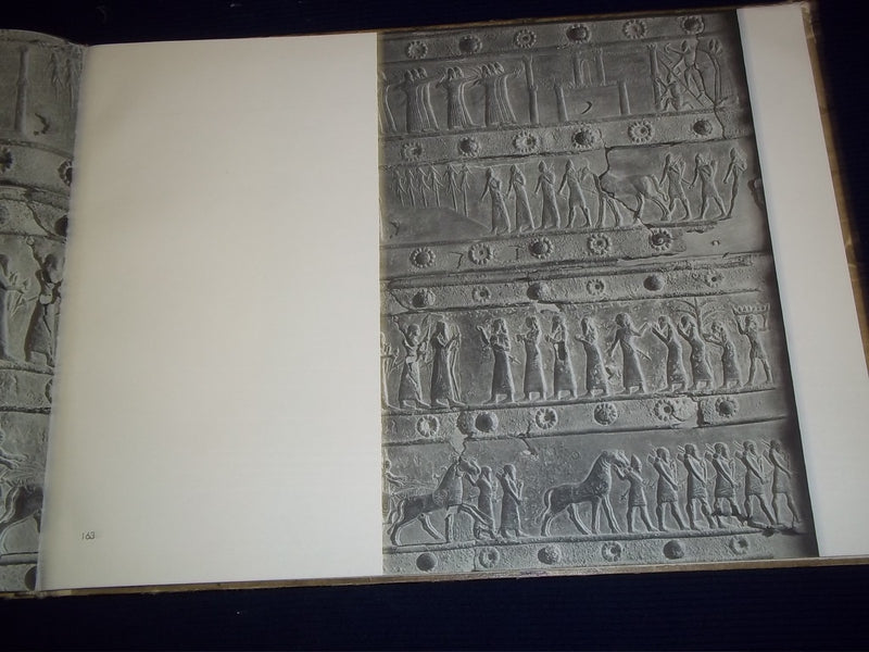 ASSYRISCHE PALASTRELIEF BOOK BY R. D. BARNETT & W. FORMAN - GERMAN - KD 548