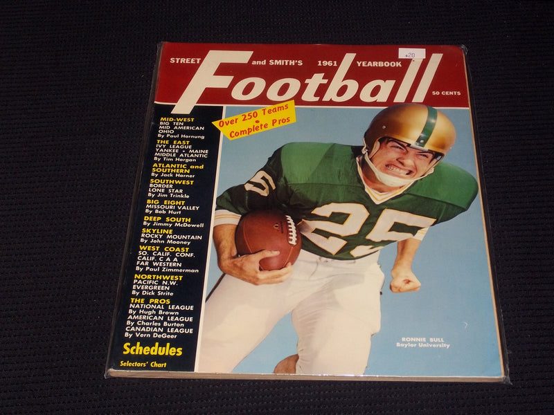 1961 STREET & SMITH'S FOOTBALL YEARBOOK MAGAZINE - RONNIE BULL COVER - E 3131