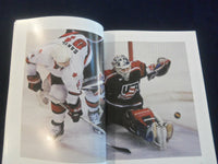 2002 GOLDEN GLORY MAGAZINE - A CELEBRATION OF CANADA'S OLYMPIC TRIUMPH - F 254N