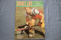 1979 MARCH SOVIET LIFE MAGAZINE - HOCKEY-NOT FOR MEN ALONE COVER - E 9597