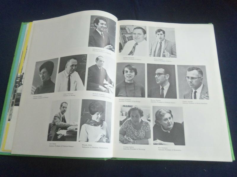 1970 CAYUGAN ITHACA COLLEGE YEARBOOK - ITHACA, NEW YORK - YB 2777