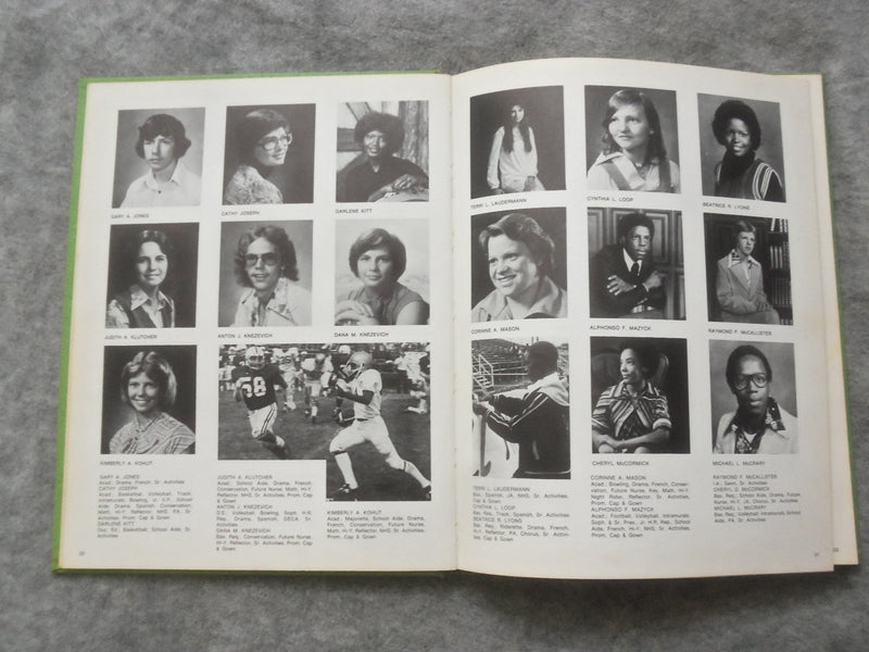 1977 THE REFLECTOR FARRELL HIGH SCHOOL YEARBOOK - FARRELL, PENNSYLVANIA- YB 3173