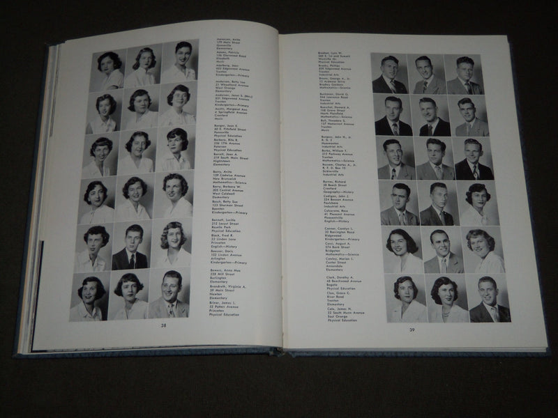 1952 SEAL TRENTON STATE TEACHERS COLLEGE YEARBOOK - NEW JERSEY - YB 1427