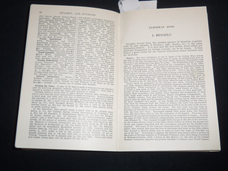 1961 ISTANBUL AND ENVIRONS HACHETTE WORLD GUIDE - SOFTCOVER - J 9290