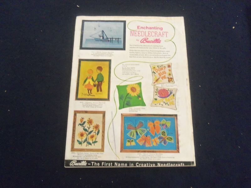 1970-71 GOOD HOUSEKEEPING NEEDLECRAFT MAGAZINE - NICE COVER & PATTERNS - F 252M