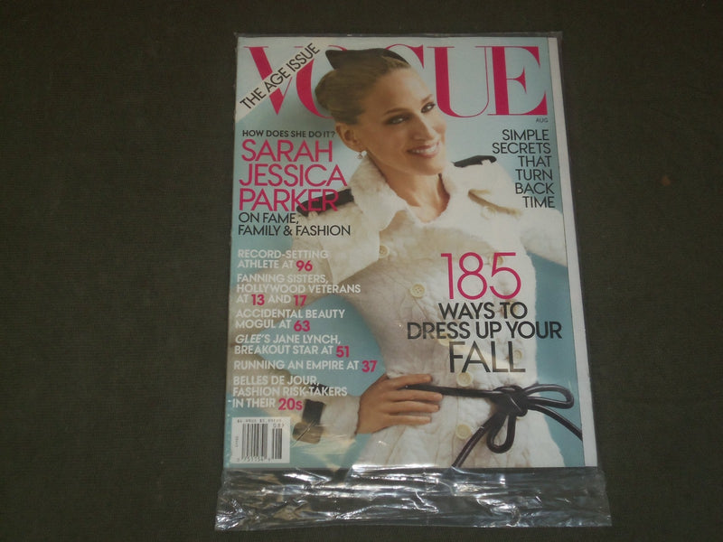 2011 AUGUST VOGUE MAGAZINE - SARAH JESSICA PARKER - B 2558