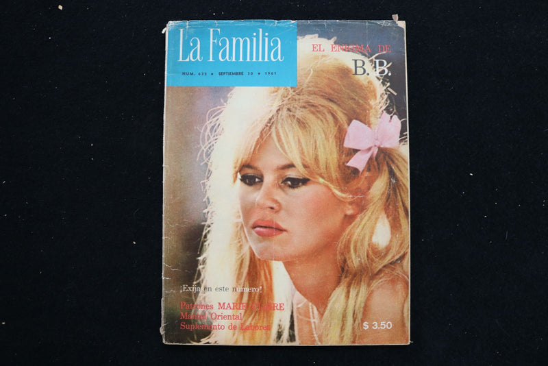 1961 SEPTMBER 30 LA FAMILIA MAGAZINE - BRIGITTE BARDOT COVER - E 25929