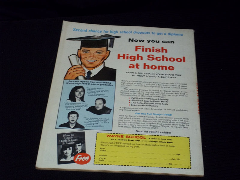 1974 OCTOBER MOVIE WORLD MAGAZINE - TED & JOAN KENNEDY FRONT COVER - E 13829