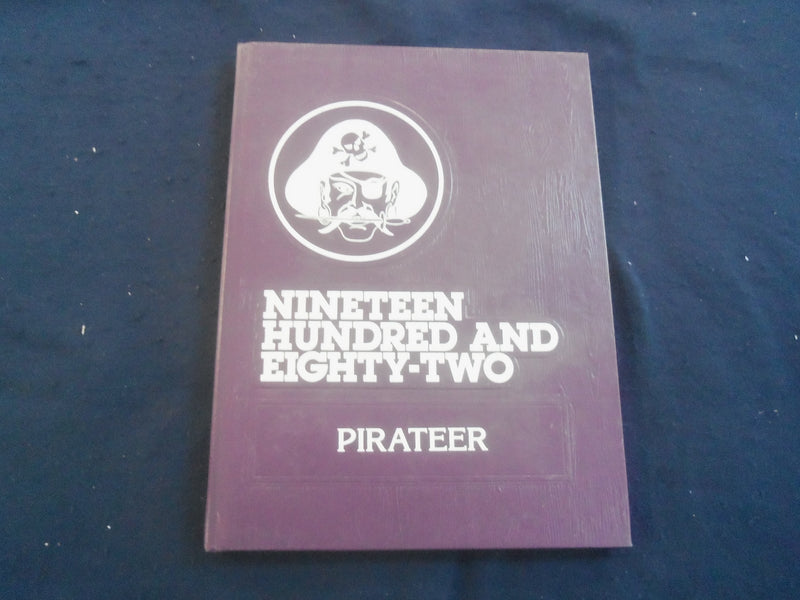 1982 PIRATEER PETERSBURG HIGH SCHOOL YEARBOOK - PETERSBURG, NEBRASKA - YB 2832