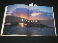 1981 PEARL HARBOR AND THE USS ARIZONA MEMORIAL PICTORIAL HISTORY BOOK - J 9907