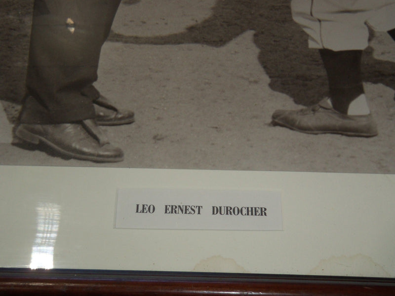 LEO DUROCHER & UMPIRE FRAMED PHOTO - 21 1/2