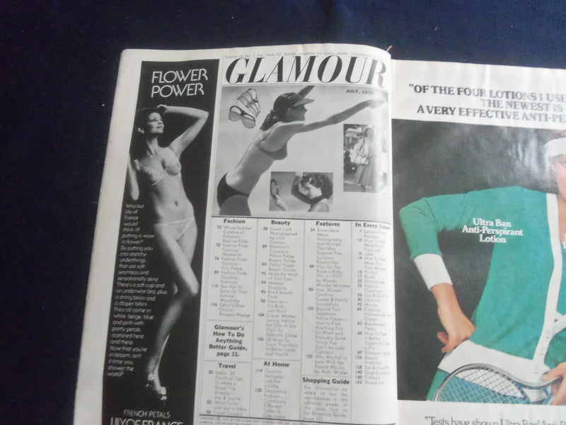 1975 JULY GLAMOUR MAGAZINE - BARBARA MINTY COVER - FASHION - B 4165M