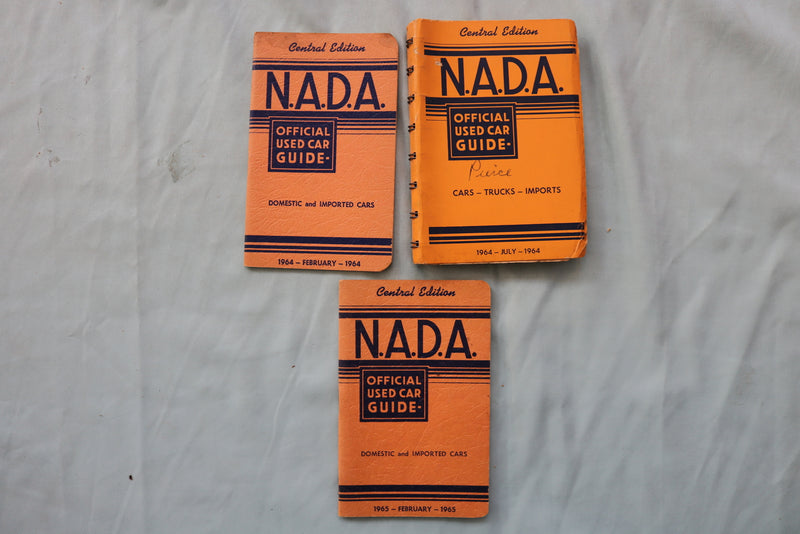 1958-1973 N.A.D.A. OFFICIAL USED CAR GUIDE - CENTRAL EDITION - LOT OF 54- O 3725