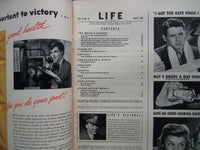 1943 APRIL 5 LIFE MAGAZINE - MONTGOMERY BERETS IN FASHION - L 333