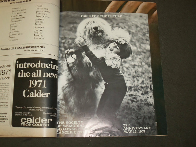 1971 MAY TOWN & COUNTRY MAGAZINE - MRS. JOHN C. MOORE III - B 5040