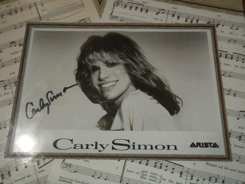 CARLY SIMON AUTOGRAPHED PHOTO - FRAMED - 17 1/2
