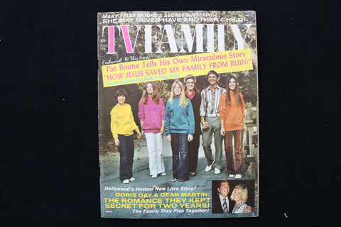 1971 JUNE TV FAMILY MAGAZINE - PAT BOONE AND FAMILY COVER - E 24614