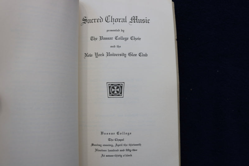 1951-1952 VASSAR COLLEGE CHAPEL PROGRAMS SOFTCOVER BOOK - K 867