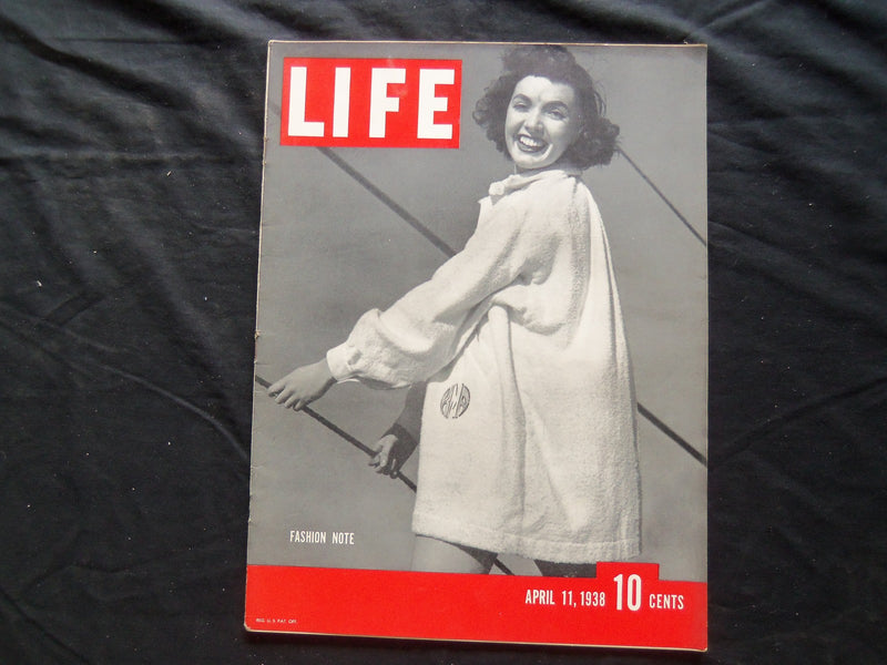 1938 APRIL 11 LIFE MAGAZINE - FASHION NOTE - L 73