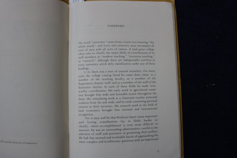 1971 PROF - A PROFILE OF IRVING GILMAN DAVIS SOFTCOVER BY J. BARNETT - K 1395