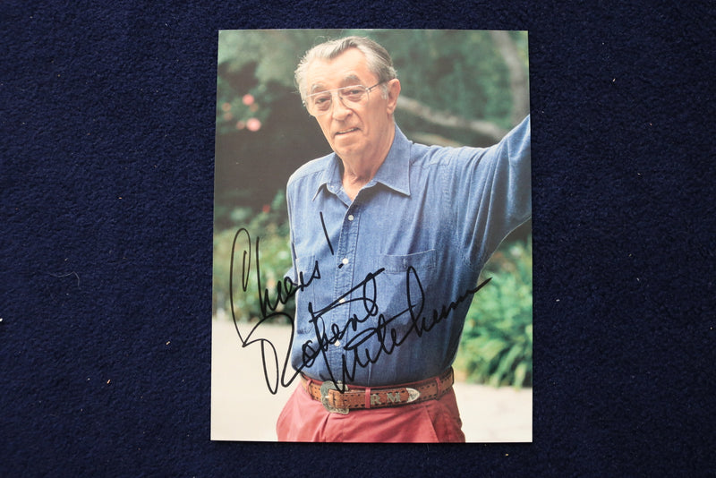 ROBERT MITCHUM 5 x 7 AUTOGRAPHED PHOTOGRAPH - COLOR - K 1716