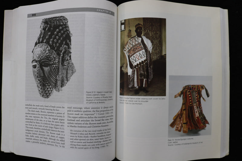 1998 THE VISUAL ARTS OF AFRICA SOFTCOVER BOOK BY J. PERANI & F. SMITH - KD 9844