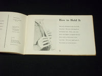1957 RECORDER FINGERING SOFTCOVER BOOK BY PATTY GROSSMAN - J 7132