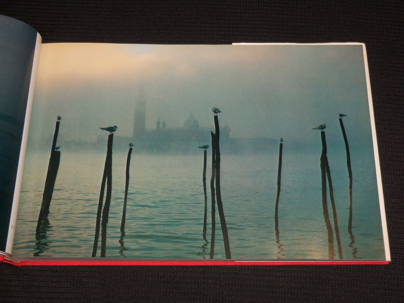 1978 LIVING VENICE HARDCOVER BOOK BY FULVIO ROITER - GREAT PHOTOS - R 720K