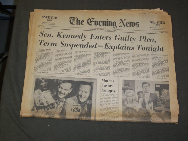 1969 JULY 25 THE EVENING NEWS NEWSPAPER - TED KENNEDY PLEADS GUILTY - NP 3247